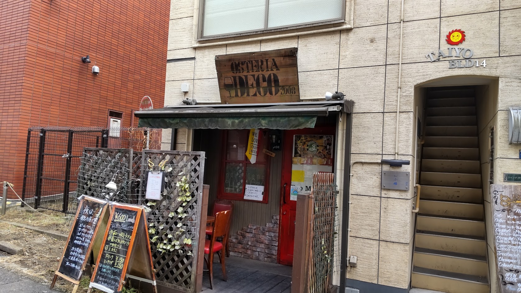 オステリアデコ　お店前